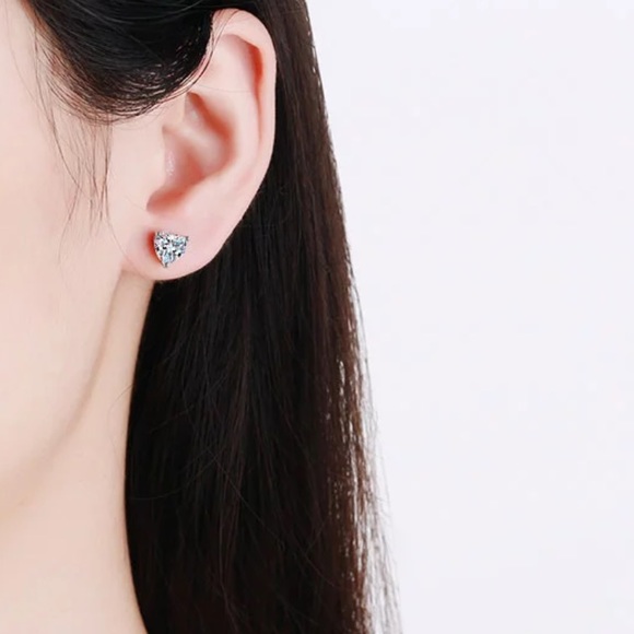 🤍White gold plated heart earrings - Picture 3 of 4